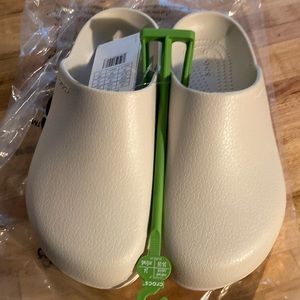 CROCS Dylan Clog Stucco